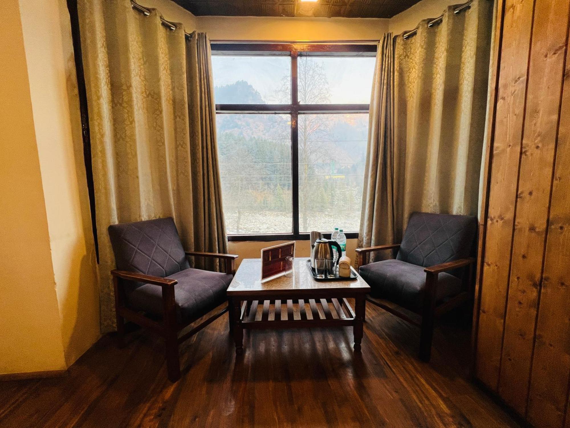 Hotel Green Link -#Near Volvo Bus Stand #Mountain View #River View #Open Terrace Manāli Buitenkant foto