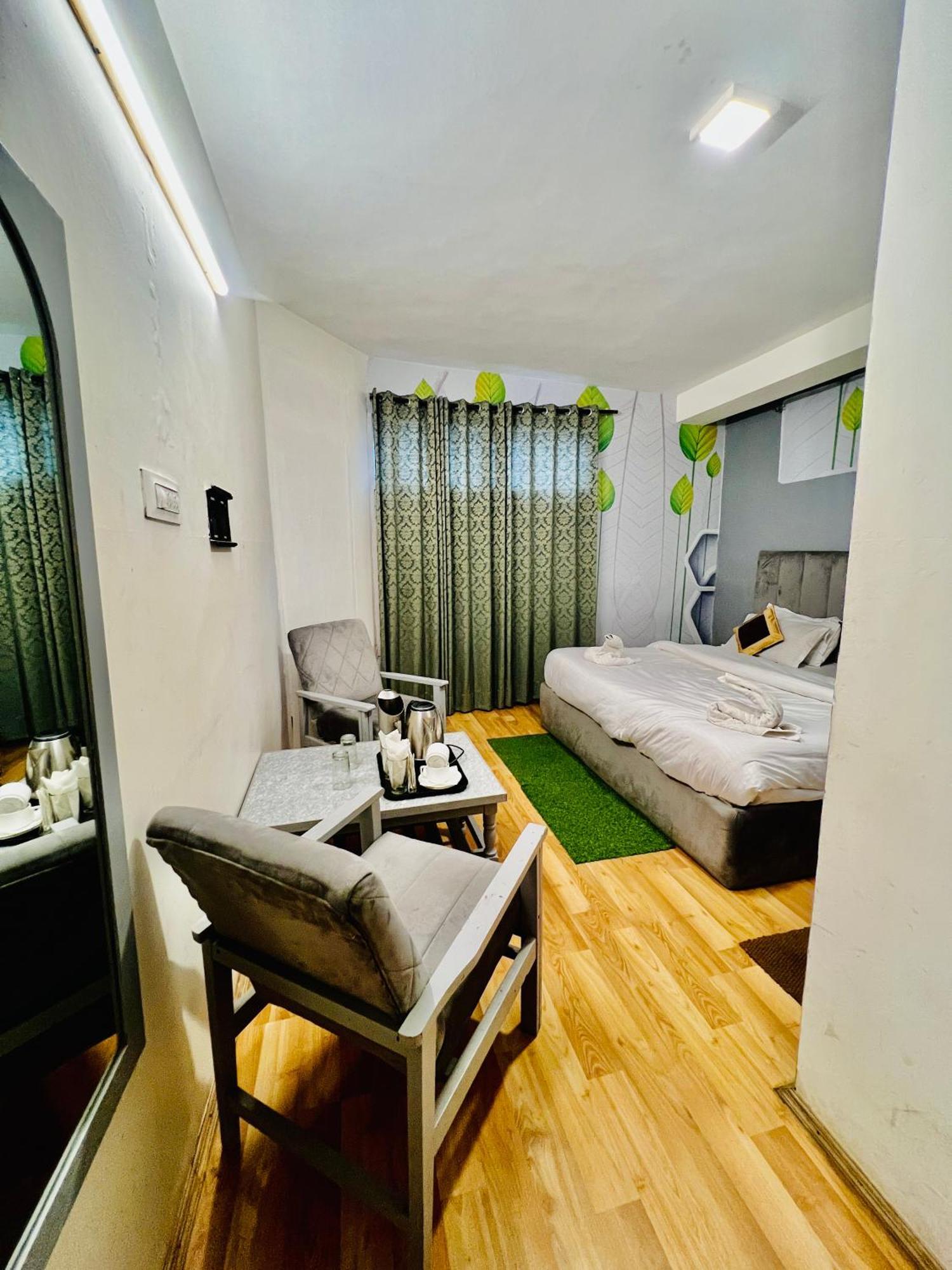 Hotel Green Link -#Near Volvo Bus Stand #Mountain View #River View #Open Terrace Manāli Buitenkant foto